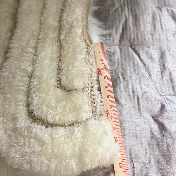 Chic Faux Fur Vest - Picture 5 of 7